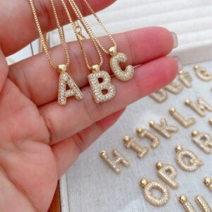 cadena con inicial en acero